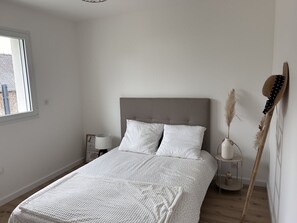 2 bedrooms, iron/ironing board, travel cot, free WiFi