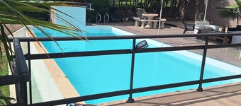 Bel Abri Patio Cuisine d été Jeux de Boules Piscine Baby Foot Parking lit Bébé