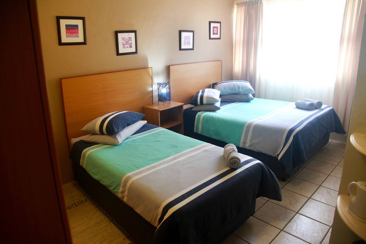 Standard Twin Room | In-room safe, bed sheets