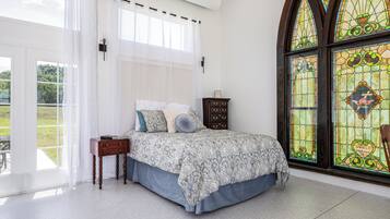 1 slaapkamer, een strijkplank/strijkijzer, wifi, beddengoed