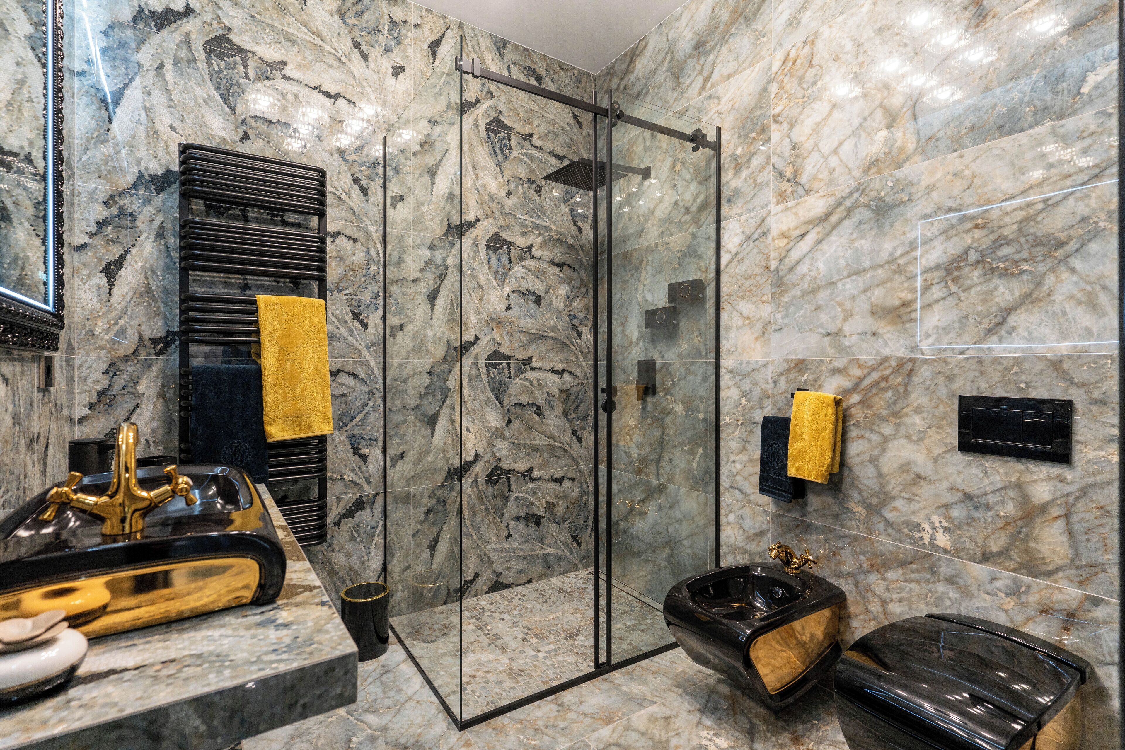 Royal Studio, Private Bathroom, City View | Bathroom | Shower, hair dryer, slippers, shampoo