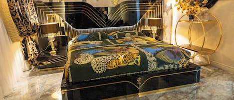 Royal Studio, Private Bathroom, City View | Desk, free WiFi