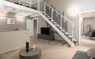 Appartamento Accademia | Wohnbereich | 45-Zoll-Fernseher mit Satellitenempfang