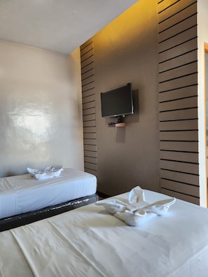 Iron/ironing board, free WiFi - Maya Suites Badian Powered by Cocotel (Badian)