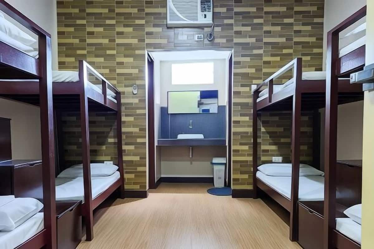 1 bedroom, iron/ironing board, free WiFi