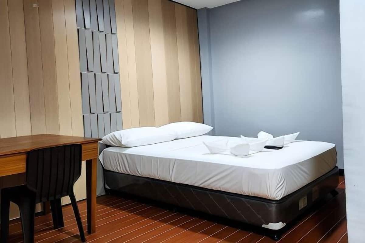 1 bedroom, iron/ironing board, free WiFi