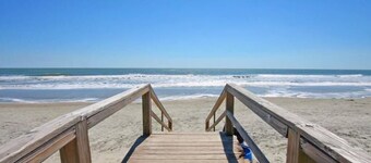 Lagoon Villa 6 - 5 Min Walk to Beach! Top Floor!