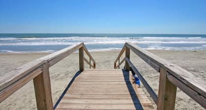 Lagoon Villa 6 - 5 Min Walk to Beach! Top Floor!