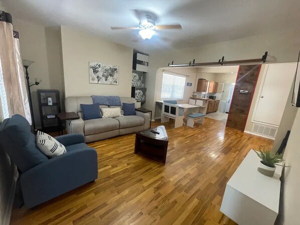 Smart TV - Vibrant & Peaceful 2-Bedroom Home - Plaza District
(Oklahoma City)