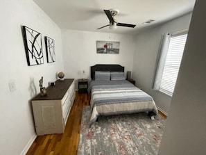 2 habitaciones, tabla de planchar con plancha, wifi y ropa de cama