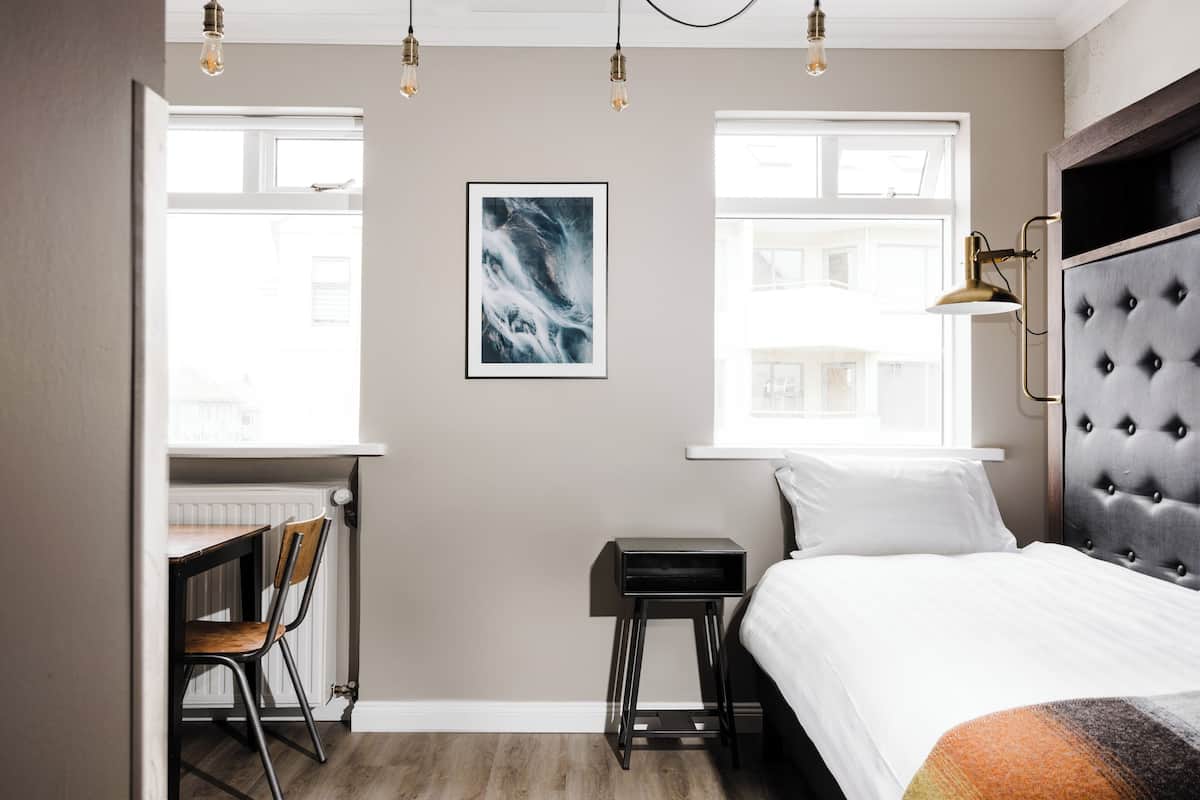 Single Room | Hypo-allergenic bedding, laptop workspace, soundproofing