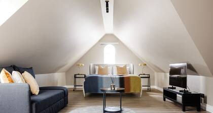 ODDSSON Downtown Hotel