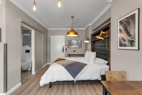 Superior Studio | Hypo-allergenic bedding, laptop workspace, soundproofing