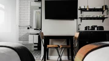 Twin Room | Private kitchenette | Mini-fridge, microwave, oven, stovetop