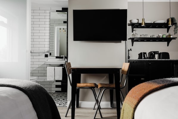 Zweibettzimmer | Eigene Kochnische | Mini-Kühlschrank, Mikrowelle, Ofen, Herdplatte
