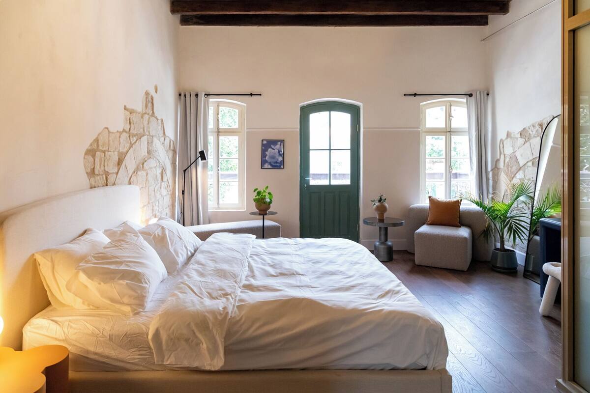 Carmel Deluxe With Balcony | Minibar, WiFi (free)