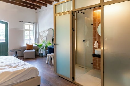 Carmel Deluxe With Balcony | Minibar, free WiFi. Mila Boutique Hotel