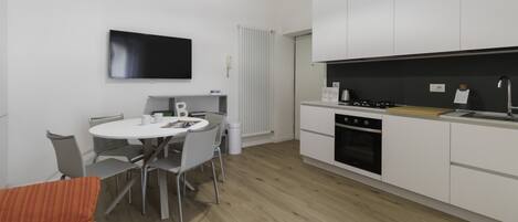 公寓 (1 Bedroom) | 客廳 | 55 吋智能電視連衛星電視頻道