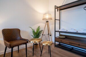 3 habitaciones, ropa de cama de alta calidad y escritorio 
