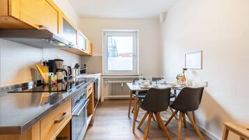 Condo trung tâm thành phố | Bếp riêng | Tủ lạnh, lò nướng, bếp nấu, máy rửa bát