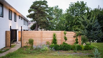 1 bedroom, Egyptian cotton sheets, premium bedding, memory foam beds