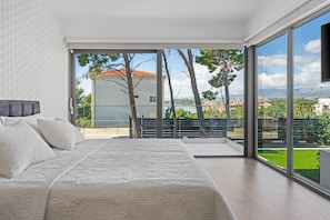 5 habitaciones, tabla de planchar con plancha, wifi y ropa de cama