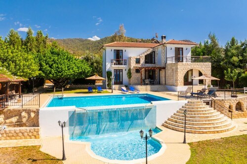 Villa Ariadne - Four Bedroom Villa, Sleeps 10