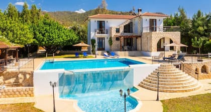 Villa Ariadne - Four Bedroom Villa, Sleeps 10