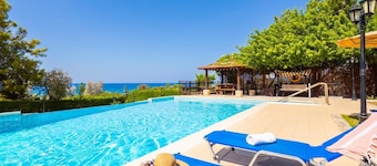 Villa Ariadne - Four Bedroom Villa, Sleeps 10