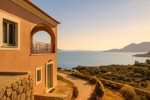 Exterior - Filistron Seaview Bliss - Coastal Charm Hideaway (Taktikoupoli)