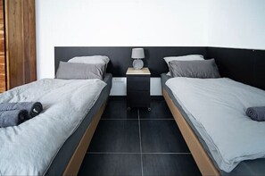 2 Schlafzimmer, Schreibtisch, Bügeleisen/Bügelbrett, kostenloses WLAN