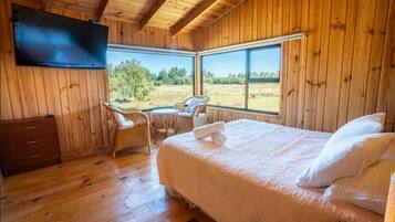 2 bedrooms, iron/ironing board, internet, bed sheets