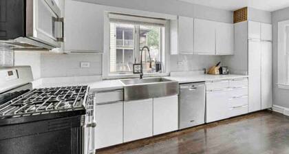 Clarendon Hills Top Floor