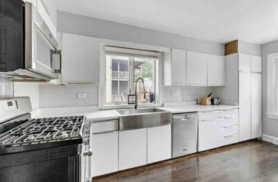 Clarendon Hills Top Floor