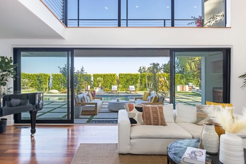 Malibu Luxury 4 BR Home w Pool and Ocean Views