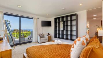 4 bedrooms, desk, iron/ironing board, WiFi