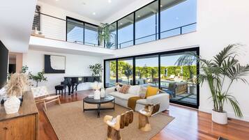 TV, fireplace, offices