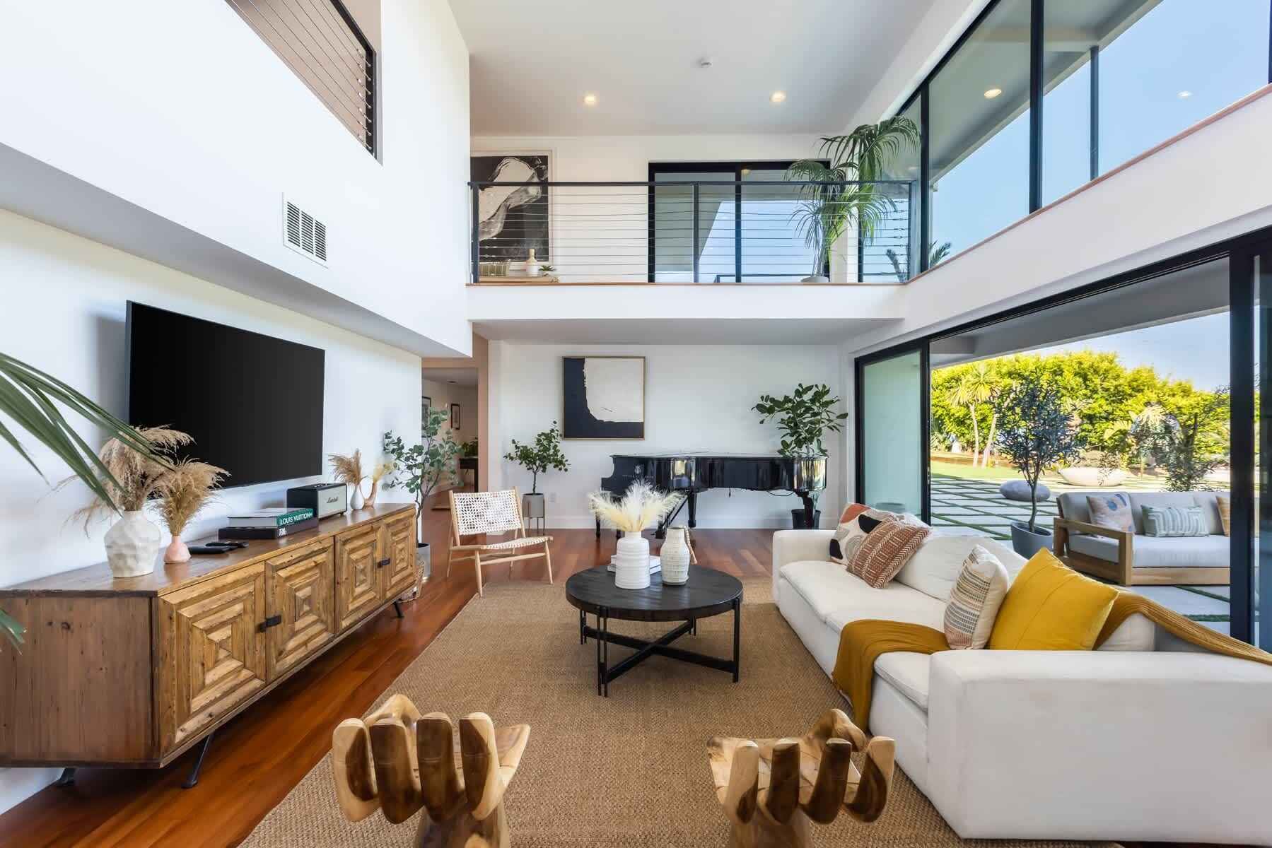 TV, fireplace, offices