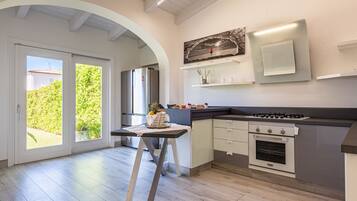 KĂŒhlschrank, Mikrowelle, Ofen, Herdplatte