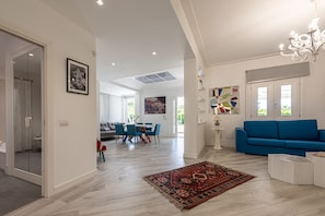 Smart TV - Elegant independent villa...
you can spend your holidays in complete relaxation (Campofelice di Roccella)
