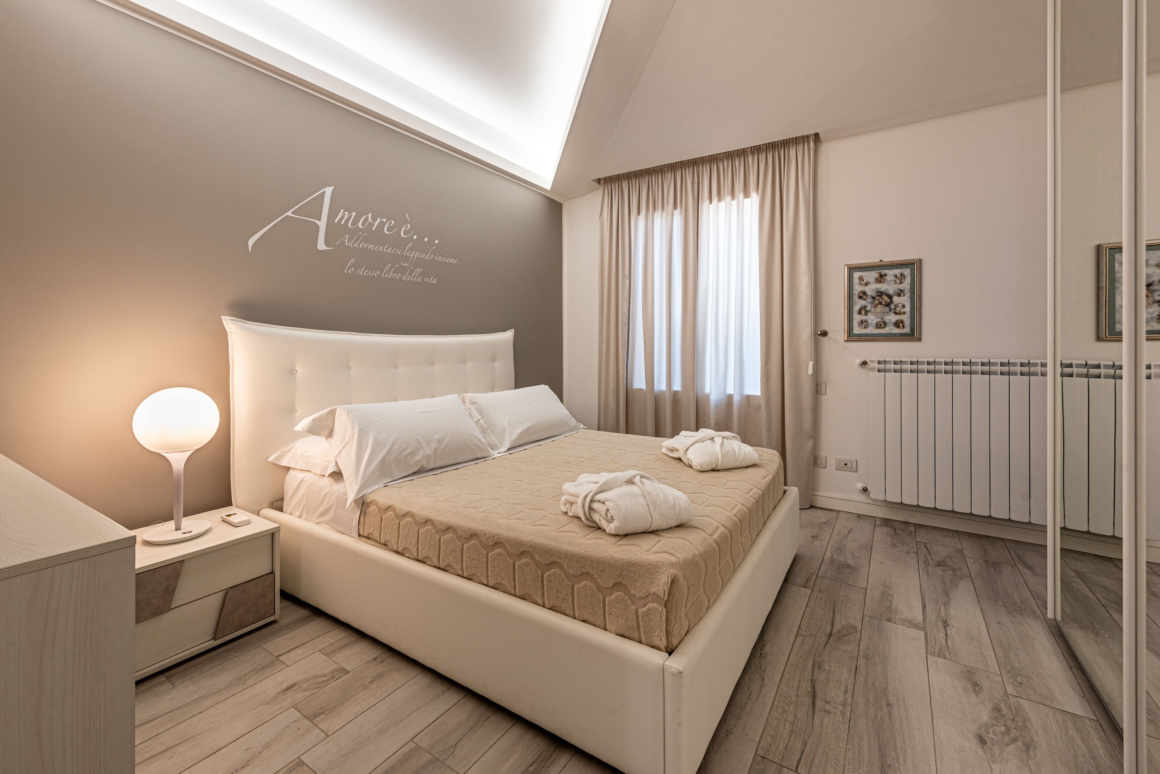 3 室のベッドルーム、デスク、アイロン / アイロン台、WiFi