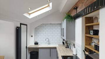Fridge, microwave, oven, coffee/tea maker