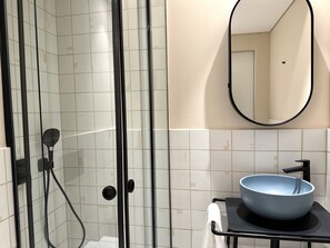 Hair dryer, towels, soap, shampoo - Aionion Residences by K&K - Vassili Luxury Residence (Athina)
