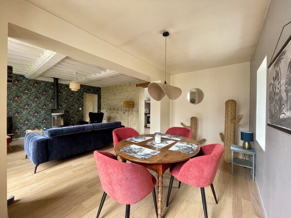 Dining - La Maison des Declos x Parking by Melrose (Bayeux)