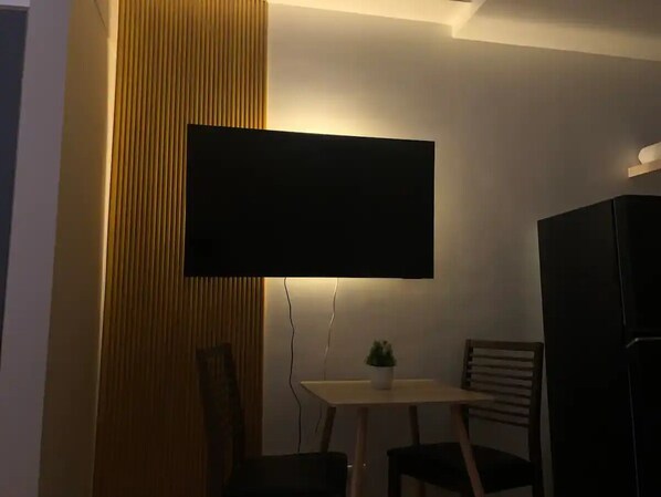 Dining - Cozy 1 bedroom by the mall with Netflix

 (Las Piñas)
