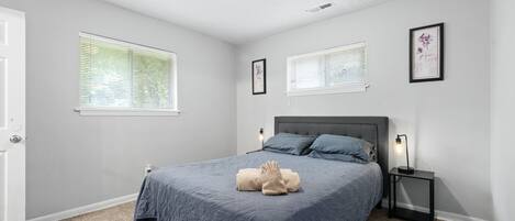 3 bedrooms, iron/ironing board, WiFi, bed sheets