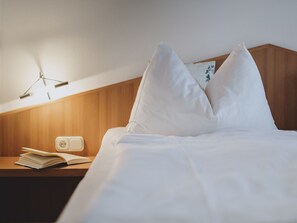 Comfort Condo | Frette Italian sheets, premium bedding, memory foam beds, desk - Lakeside Appartement Plattner by we rent (Zell am See)
