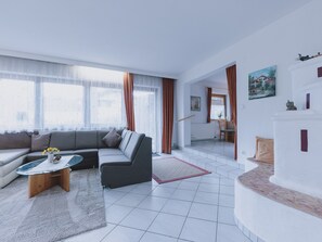 Condo luxo | Área de estar | Smart TV 50 polegadas com canais a cabo