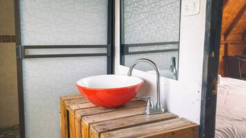 Romantic Cabin | Bathroom