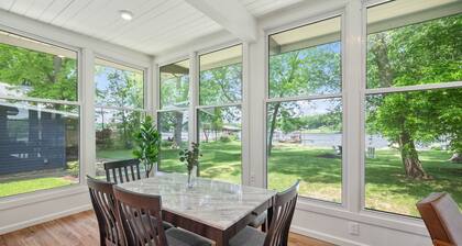 Lakeside Bliss: Spectacular Lake Views and Access!